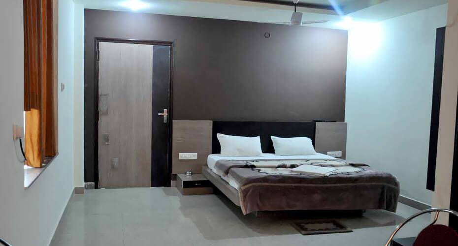 Hotel K J International, Varanasi 5